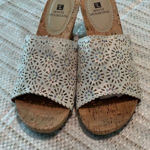 White mountain women’s sandals